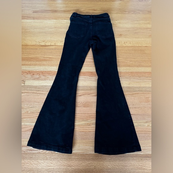 BLACK FLARE JEANS - Picture 2 of 3